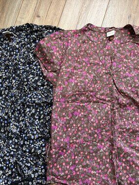 Ladies Bundle of 2 short sleeve shirts with matching cami Sonoma size large